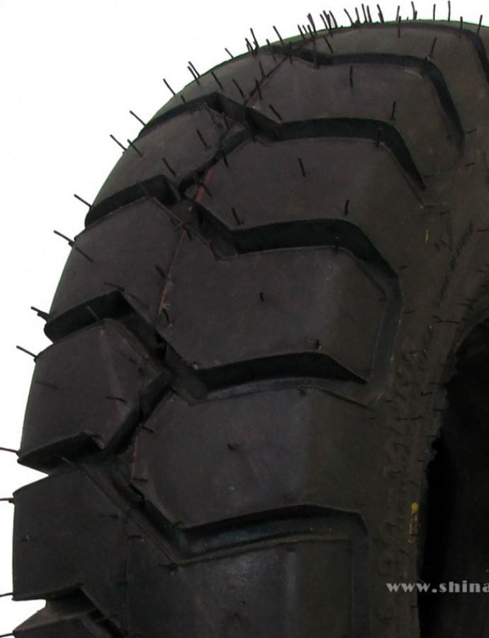 Шина 6.50-10 Titan Industrial Deep Traction — идеальное решение для промышленной техники и строительных машин, обеспечивающее отличное сцепление и долговечность. 2